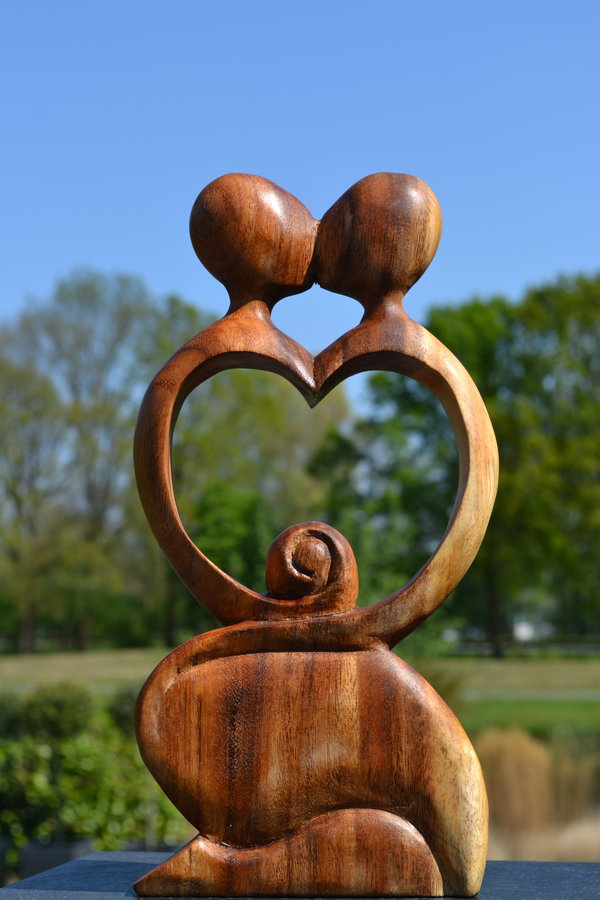 'One Heart' Beeld van Hout 30 cm