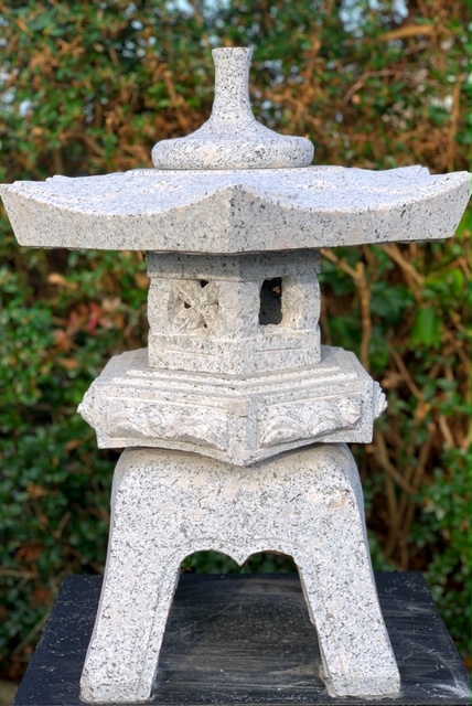 Japanse Lantaarn 'Rokkaku Yukimi' Graniet 45 cm