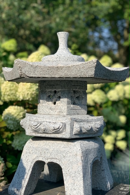 Japanse Lantaarn 'Rokkaku Yukimi' Graniet 45 cm