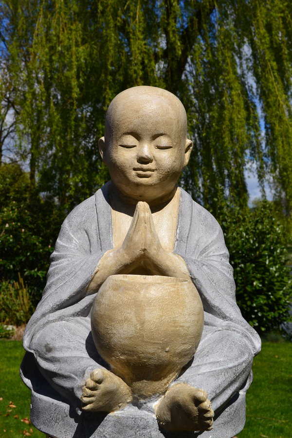 Namasté Boeddha Monnik Beeld met Bowl 50 cm